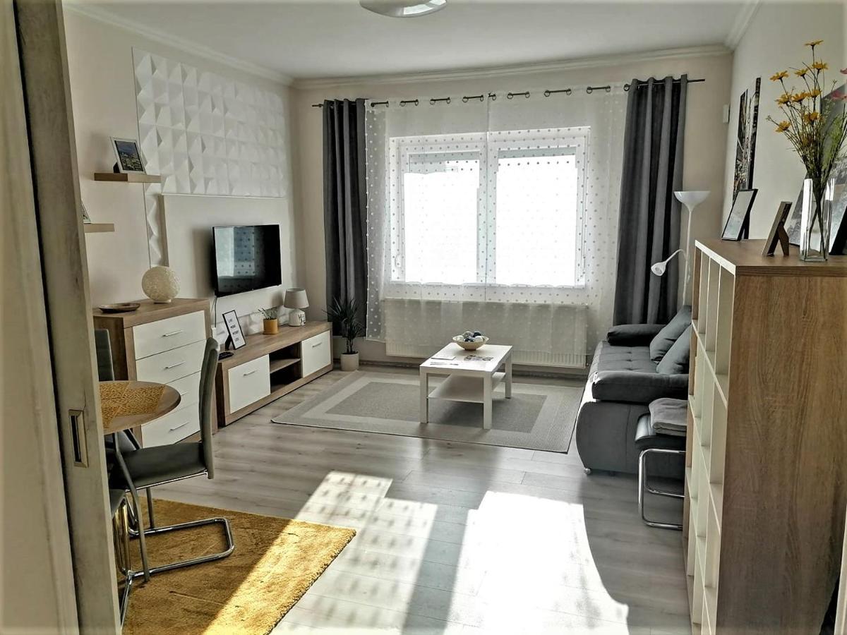 Sweet Central Apartment ,In The City Center Eger Exterior photo